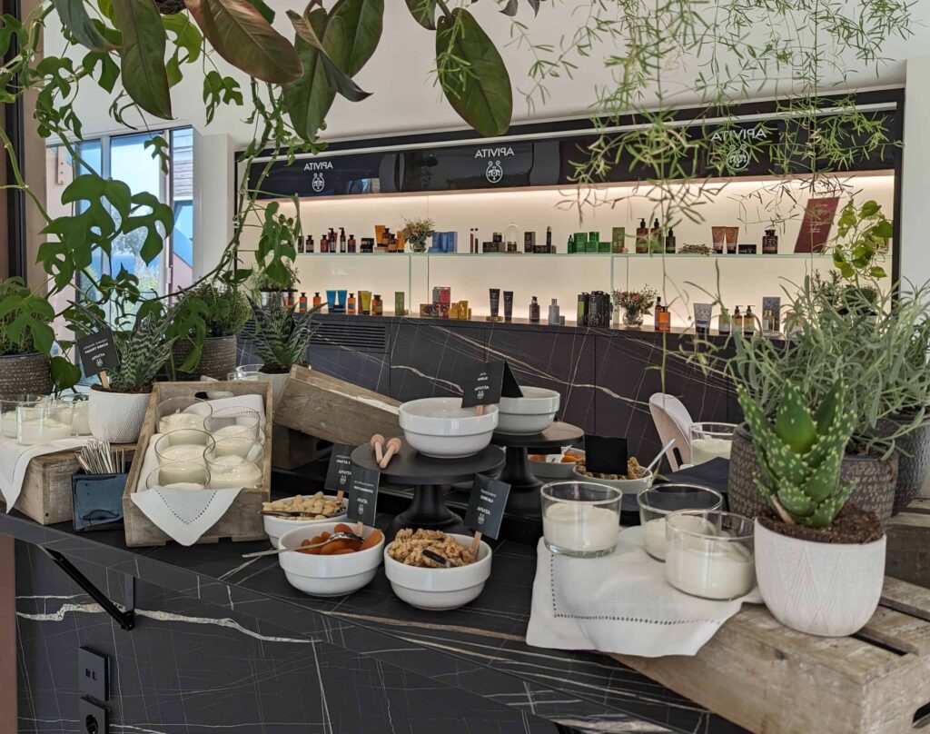 Catering evento Apivita Italia a Spazio Illumi, location per eventi esclusivi a Milano, zona Duomo.