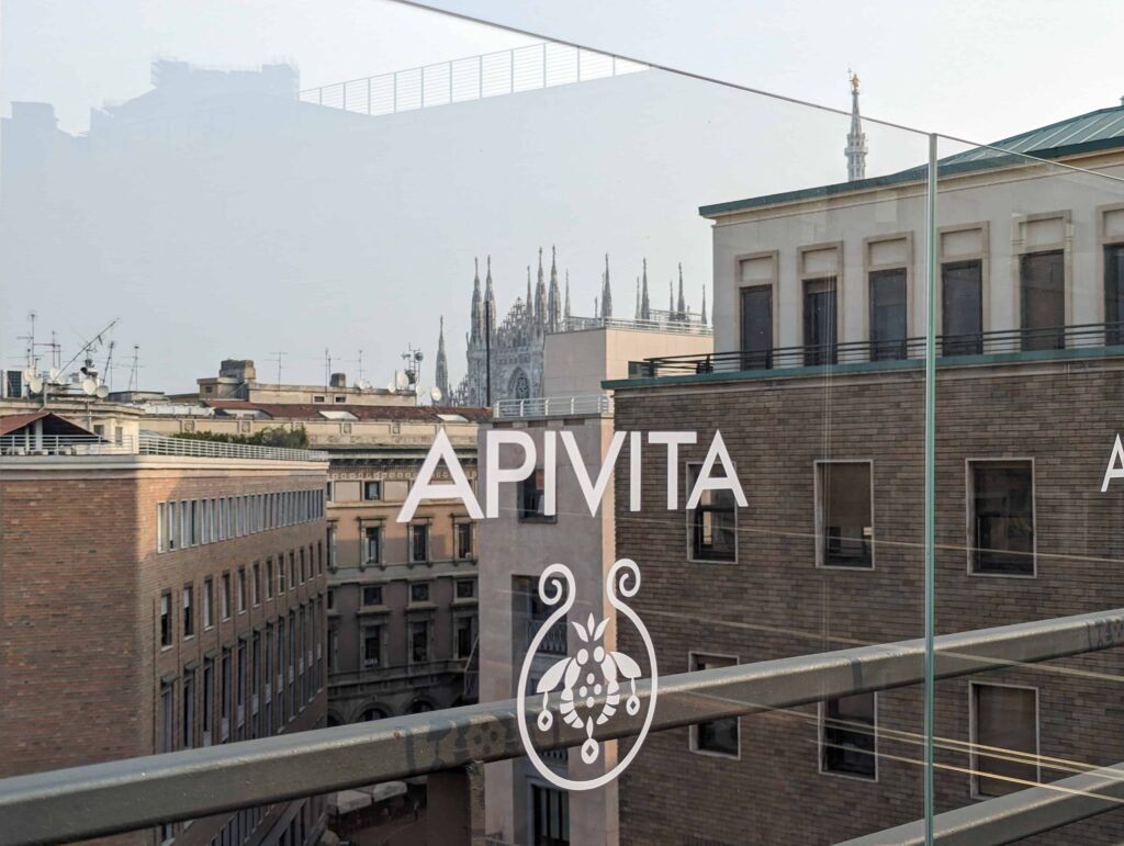 Spazio Illumi, location a pochi passi dal Duomo di Milano per eventi esclusivi all'aperto. Press day Apivita