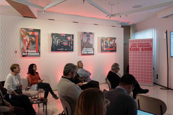 Pink Lady re-branding presentazione location Spazio Illumi Milano